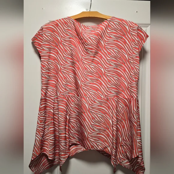 NWT Michael Kors top with chain detail. - Picture 3 of 6